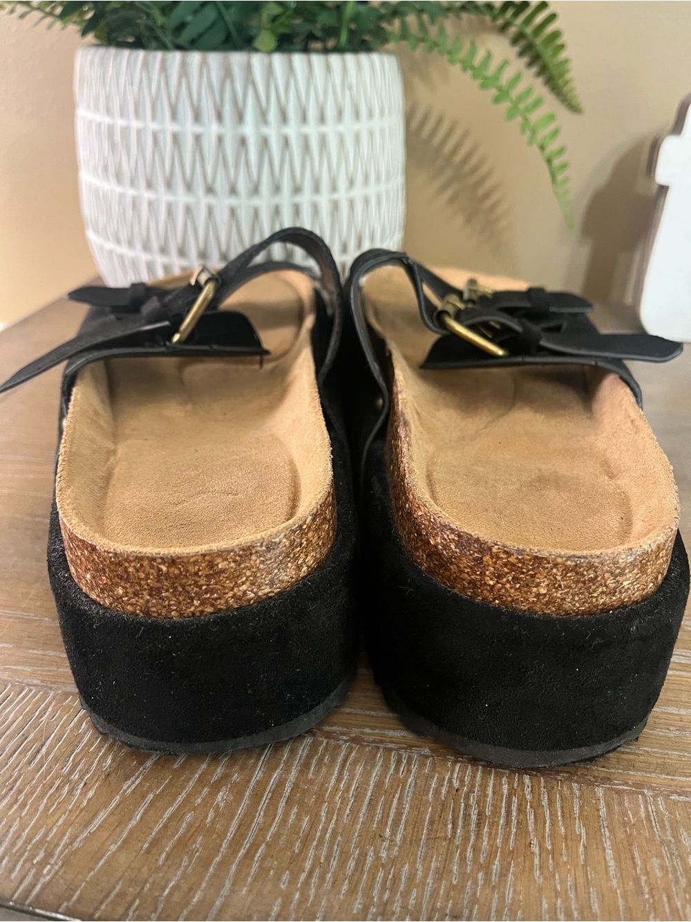 Hey Girl by Corkys Womens Black Suede Studded Platform Sandals
Size 6 - Picture 5 of 11